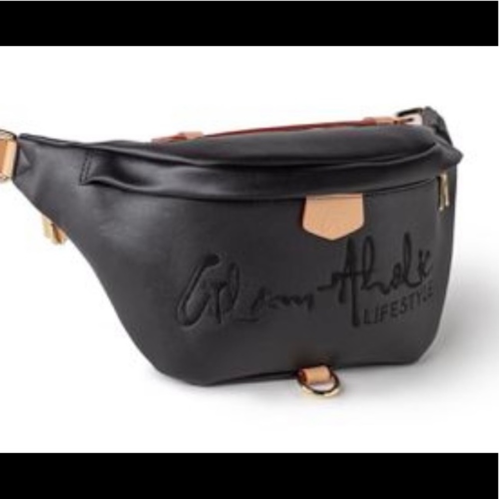 Glamaholic lifestyle Fanny by Mia Ray
